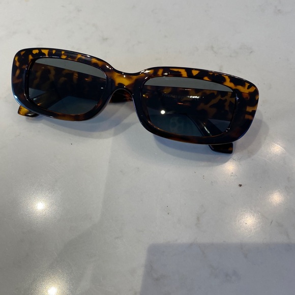 NEW Tortoise Shell design sunglasses - Picture 2 of 4